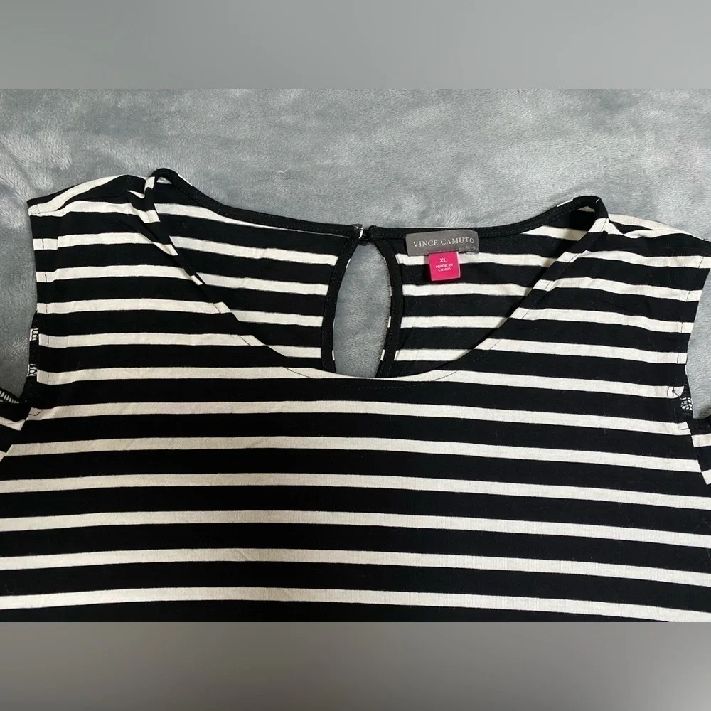 Vince Camuto Black &‎ White Striped Shirt Size Medium